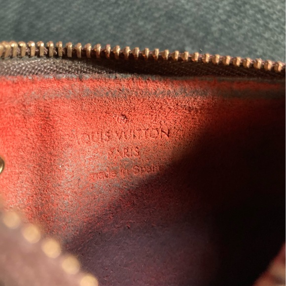 RARE Authentic Vintage Louis Vuitton Damier Key Cles Leather on the back - Picture 5 of 9